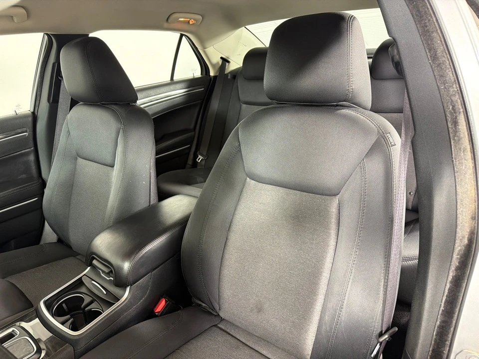 2019 Chrysler 300 (2005-2023) - Image 11 of 21