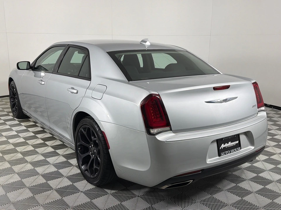 2019 Chrysler 300 (2005-2023) - Image 7 of 21