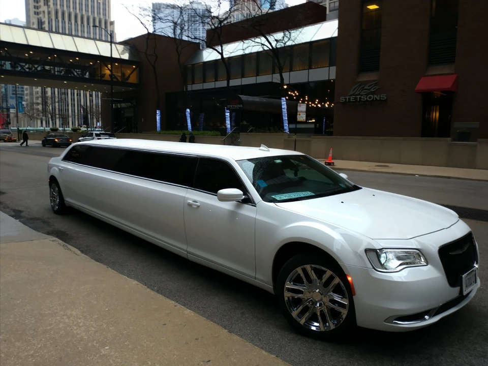 2019 Chrysler 300 (2005-2023) - Image 2 of 21