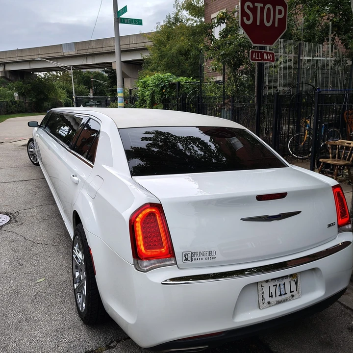 2019 Chrysler 300 (2005-2023) - Image 17 of 21