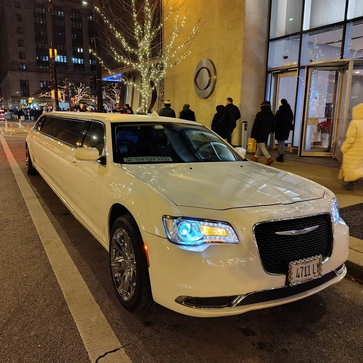 2019 Chrysler 300 (2005-2023) - Image 3 of 21