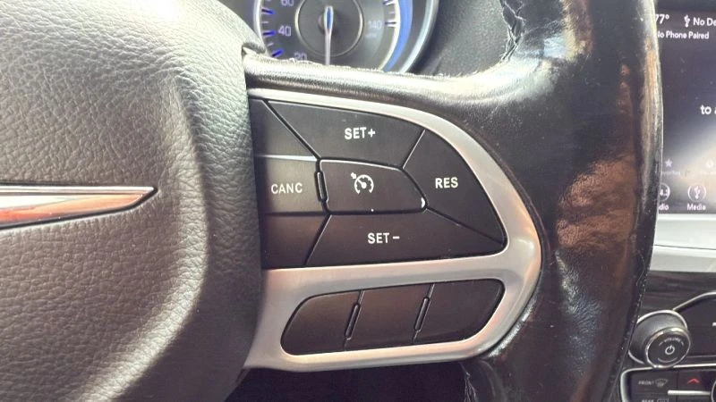 2019 Chrysler 300 (2005-2023) - Image 11 of 12