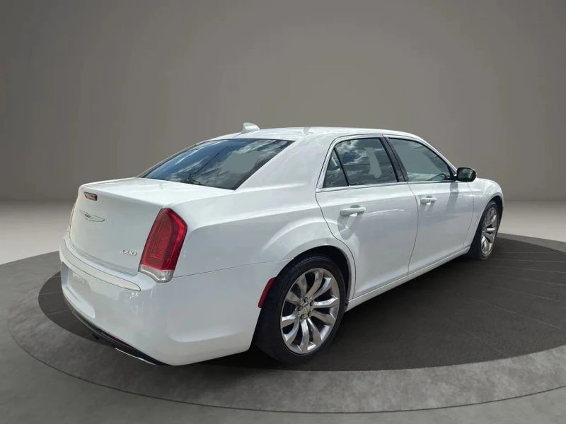 2019 Chrysler 300 (2005-2023) - Image 5 of 12
