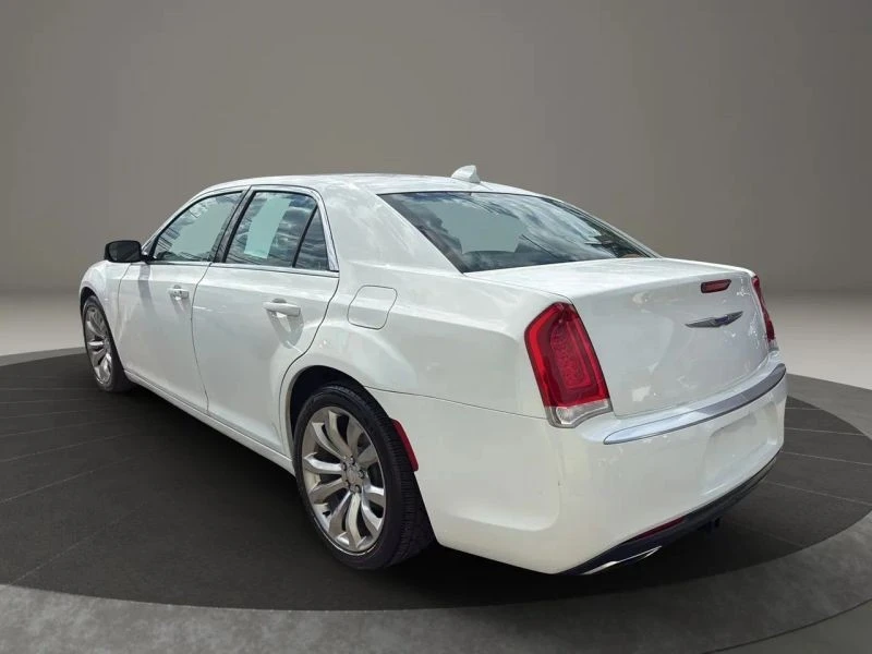 2019 Chrysler 300 (2005-2023) - Image 7 of 12