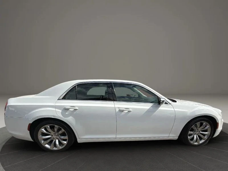 2019 Chrysler 300 (2005-2023) - Image 4 of 12