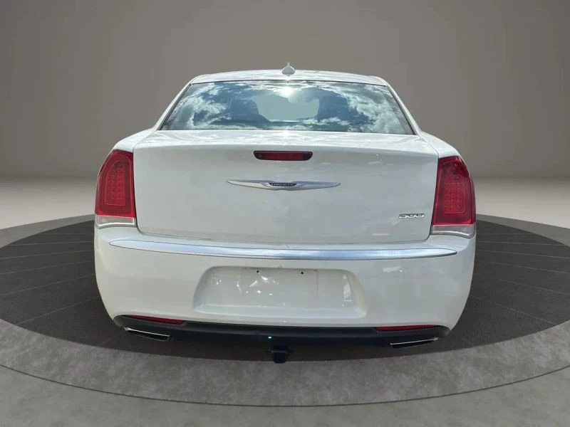 2019 Chrysler 300 (2005-2023) - Image 6 of 12