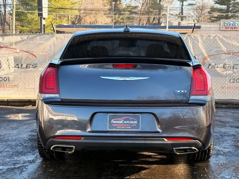 2019 Chrysler 300 (2005-2023) - Image 10 of 12