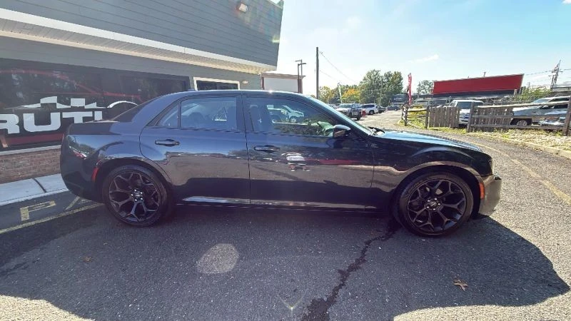 2019 Chrysler 300 (2005-2023) - Image 7 of 12