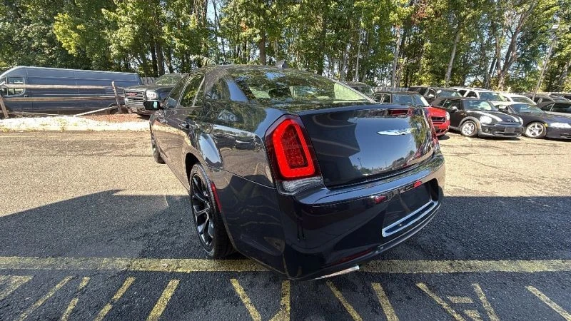 2019 Chrysler 300 (2005-2023) - Image 4 of 12