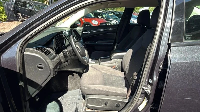 2019 Chrysler 300 (2005-2023) - Image 11 of 12