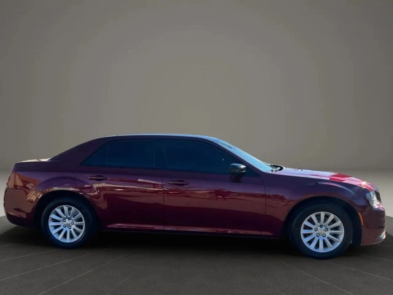 2019 Chrysler 300 (2005-2023) - Image 4 of 12