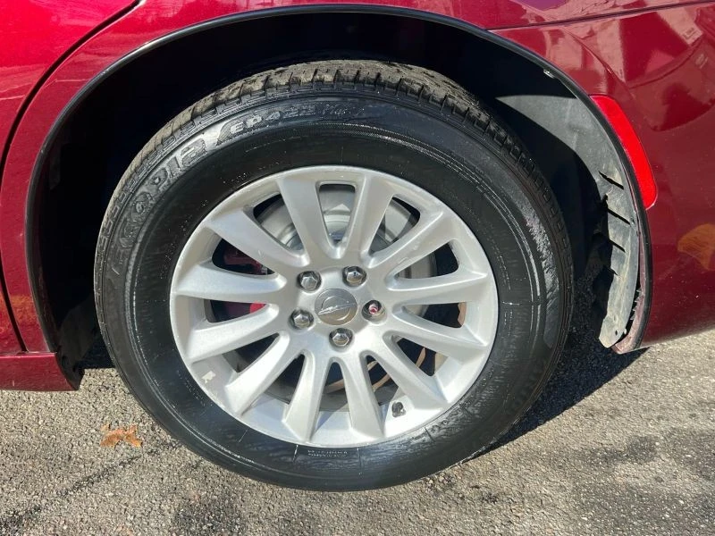 2019 Chrysler 300 (2005-2023) - Image 10 of 12