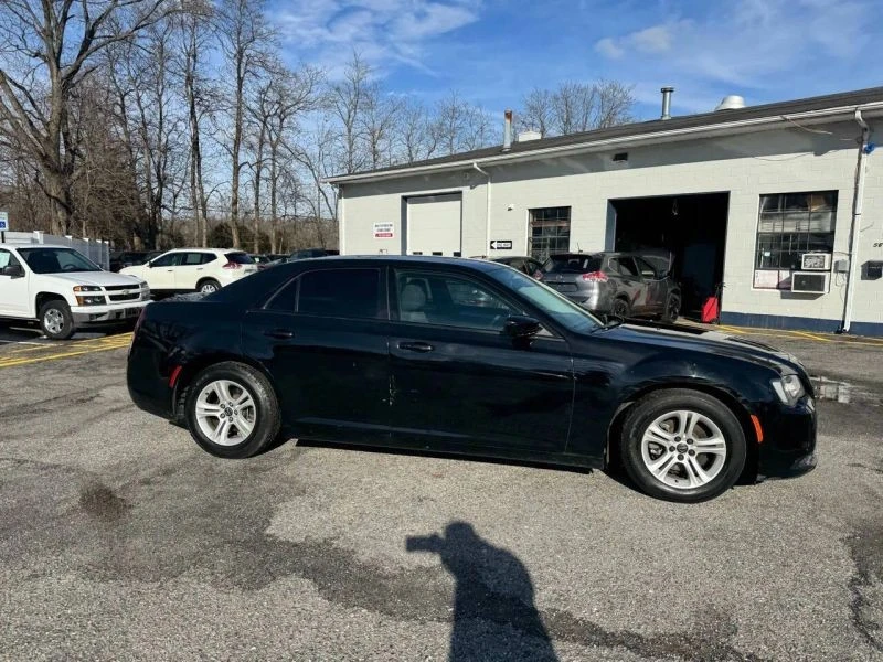 2019 Chrysler 300 (2005-2023) - Image 8 of 12
