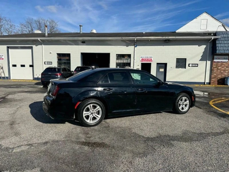 2019 Chrysler 300 (2005-2023) - Image 11 of 12