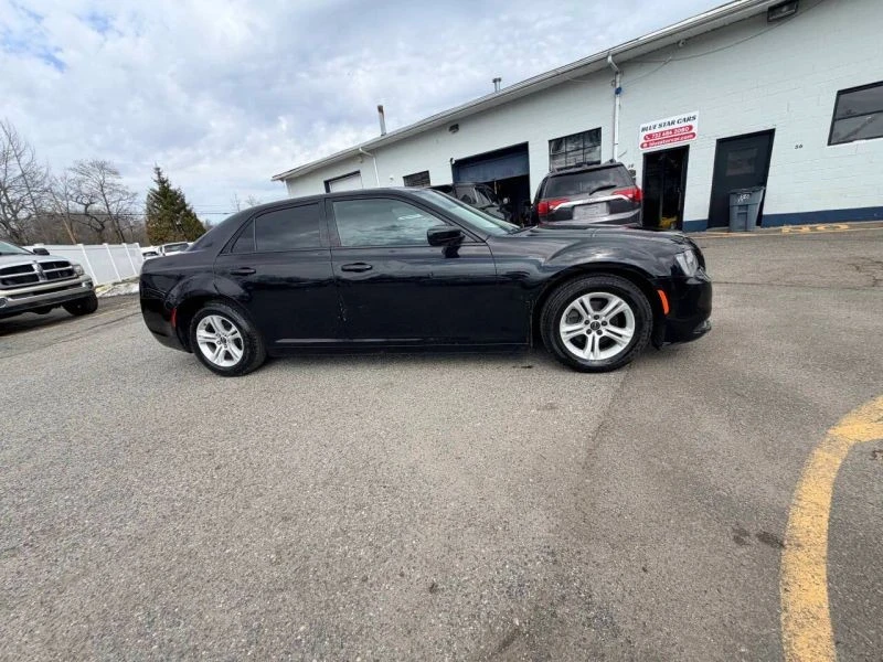 2019 Chrysler 300 (2005-2023) - Image 5 of 12