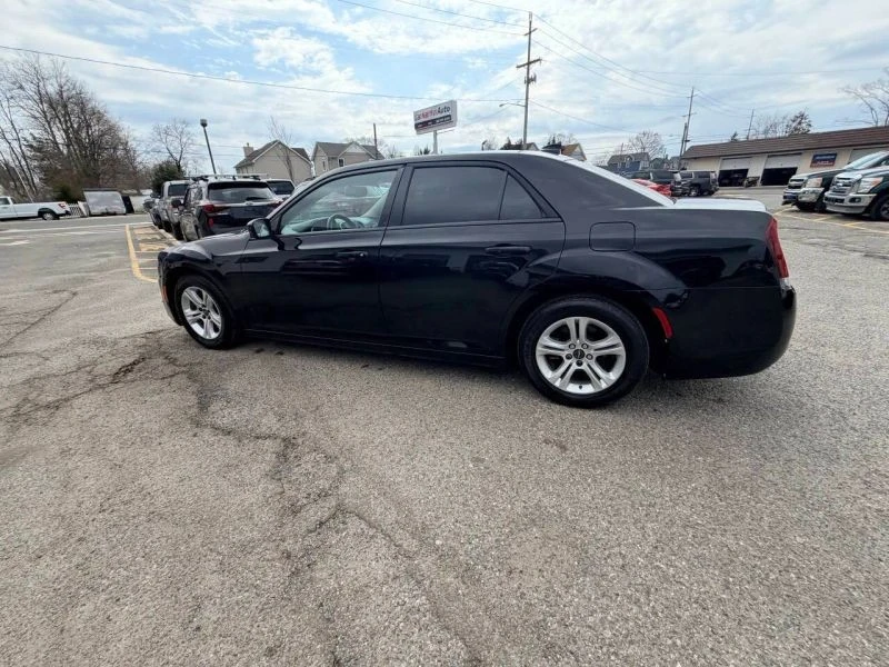 2019 Chrysler 300 (2005-2023) - Image 11 of 12