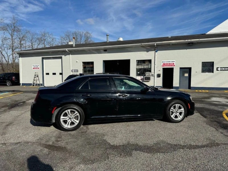 2019 Chrysler 300 (2005-2023) - Image 10 of 12