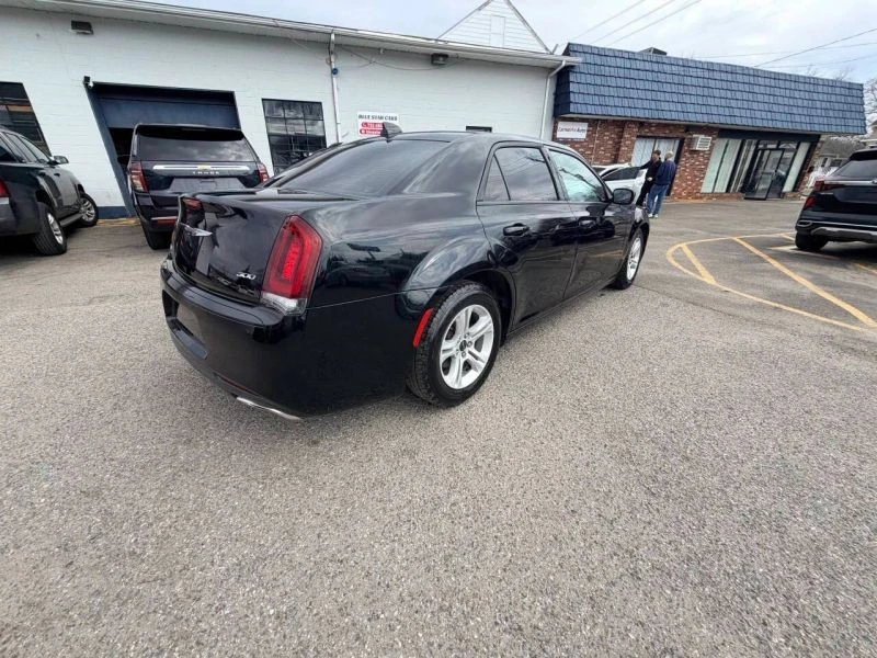 2019 Chrysler 300 (2005-2023) - Image 6 of 12