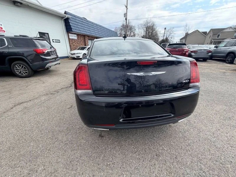 2019 Chrysler 300 (2005-2023) - Image 8 of 12