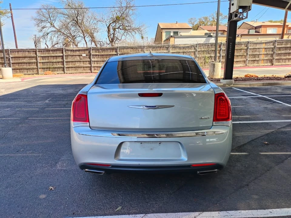 2019 Chrysler 300 (2005-2023) - Image 5 of 15