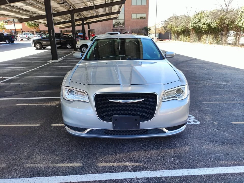 2019 Chrysler 300 (2005-2023) - Image 2 of 15