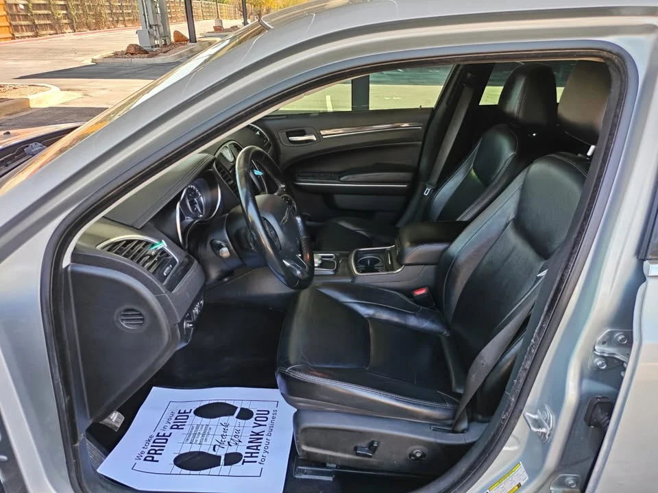 2019 Chrysler 300 (2005-2023) - Image 9 of 15