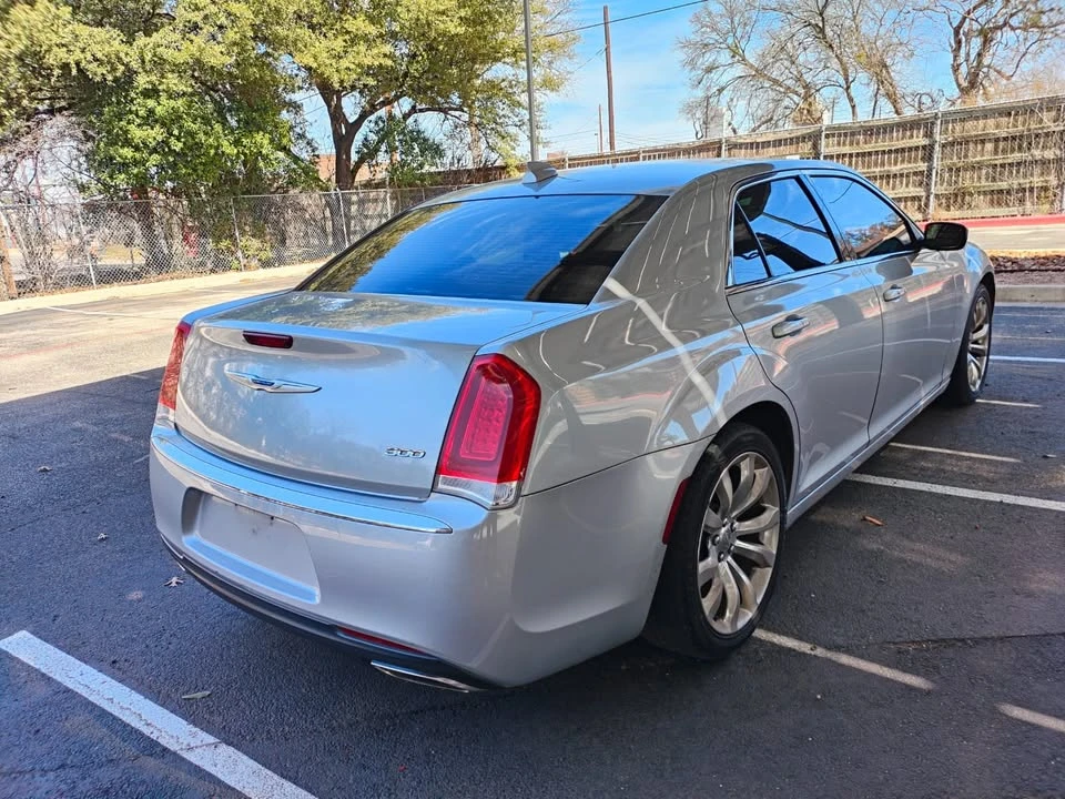 2019 Chrysler 300 (2005-2023) - Image 6 of 15