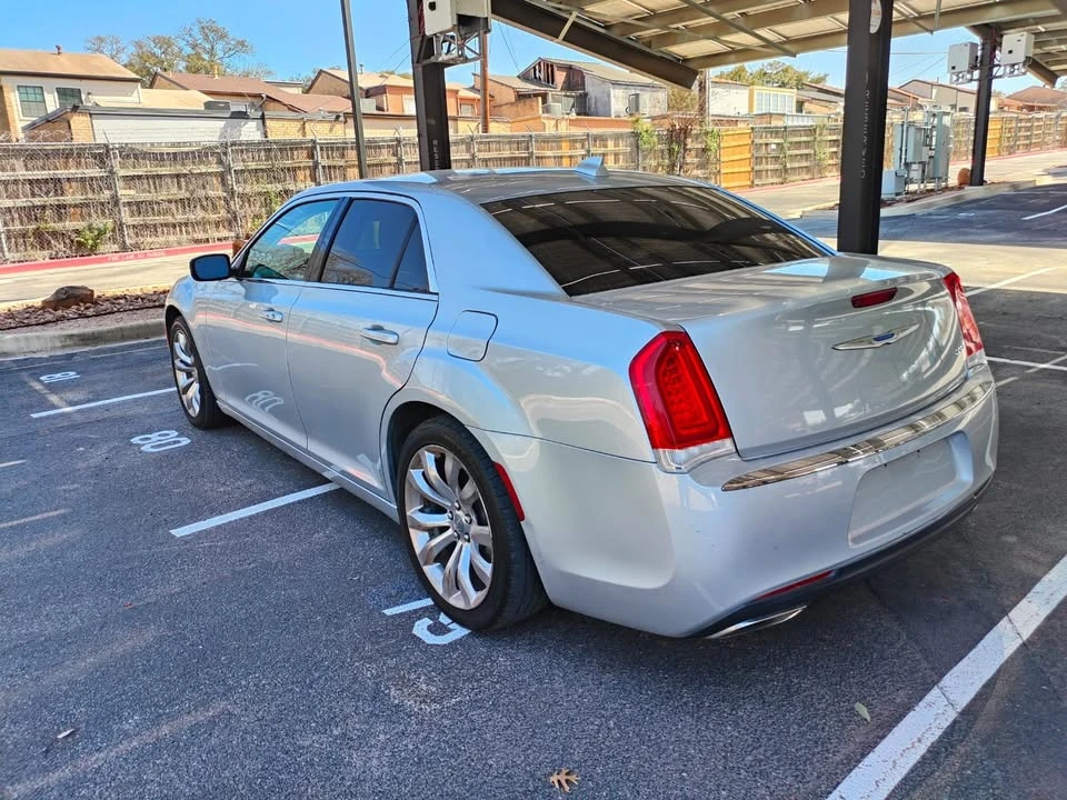 2019 Chrysler 300 (2005-2023) - Image 4 of 15