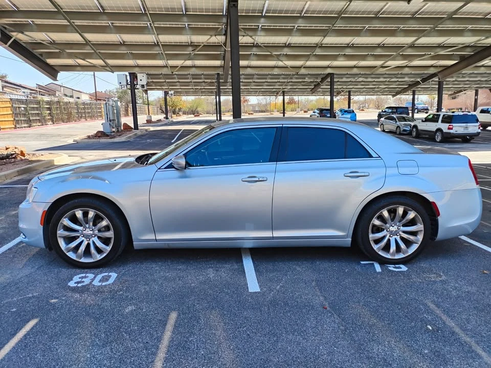 2019 Chrysler 300 (2005-2023) - Image 3 of 15