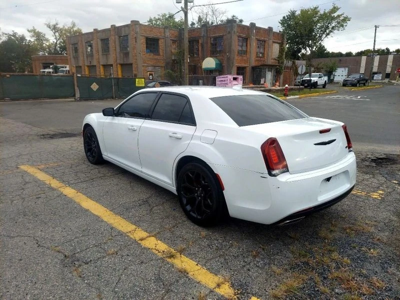 2019 Chrysler 300 (2005-2023) - Image 5 of 12