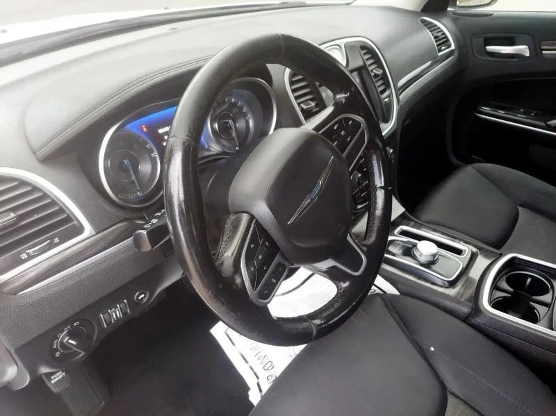 2019 Chrysler 300 (2005-2023) - Image 10 of 12