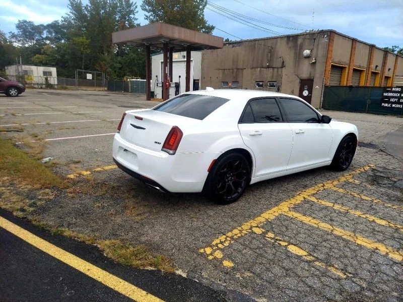 2019 Chrysler 300 (2005-2023) - Image 3 of 12
