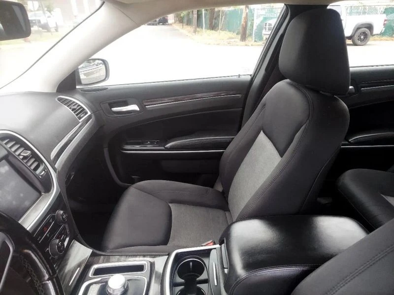 2019 Chrysler 300 (2005-2023) - Image 11 of 12