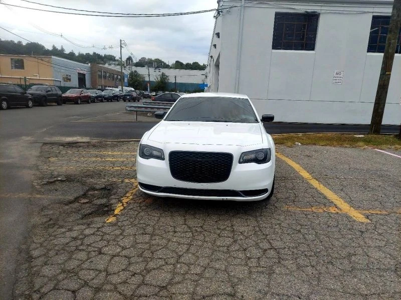 2019 Chrysler 300 (2005-2023) - Image 8 of 12