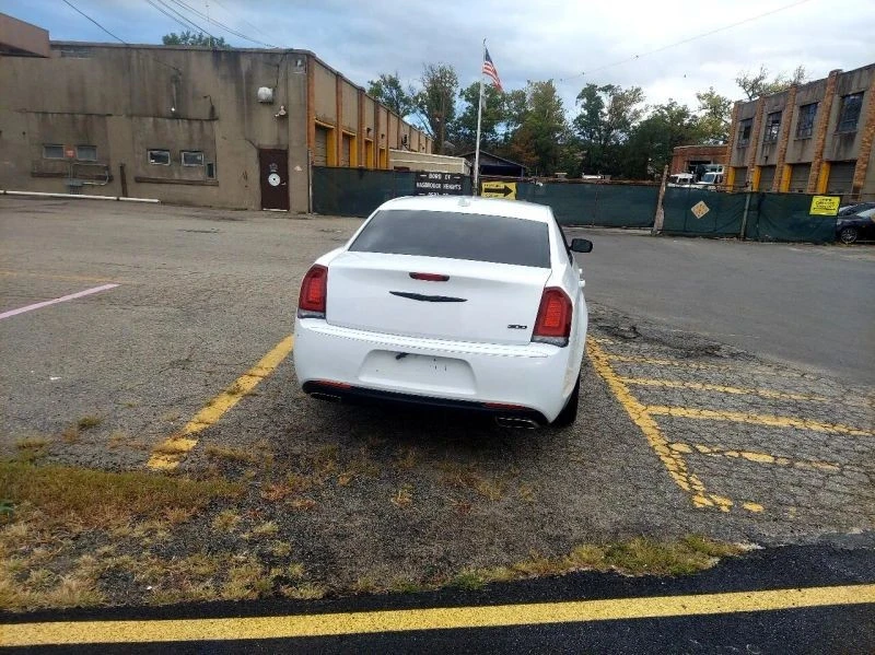2019 Chrysler 300 (2005-2023) - Image 4 of 12