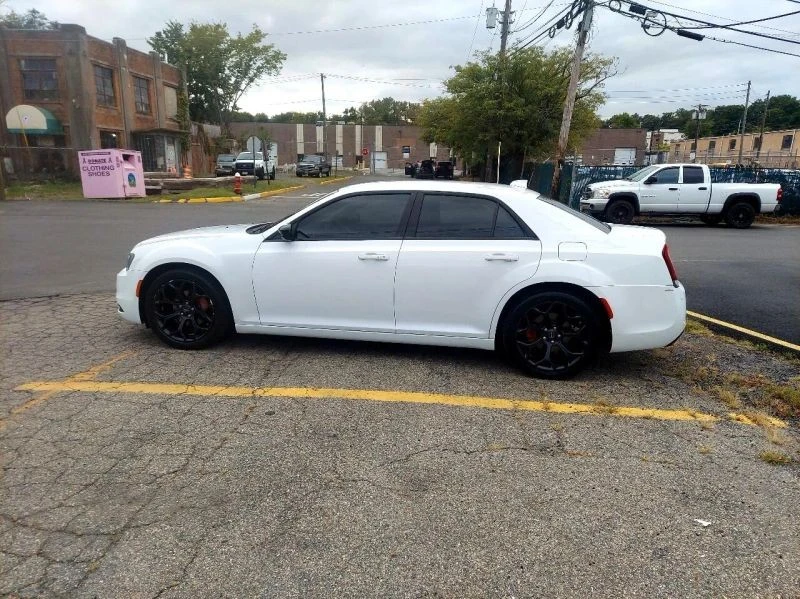 2019 Chrysler 300 (2005-2023) - Image 6 of 12