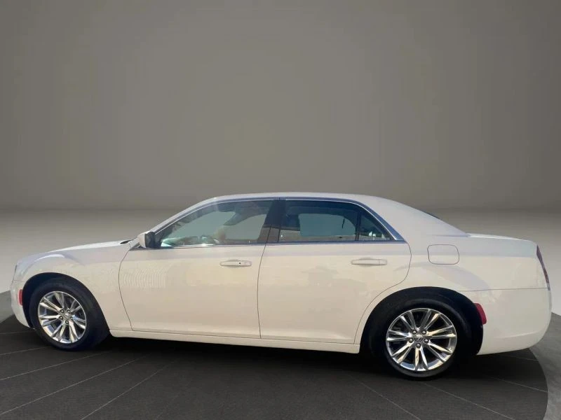2019 Chrysler 300 (2005-2023) - Image 8 of 12