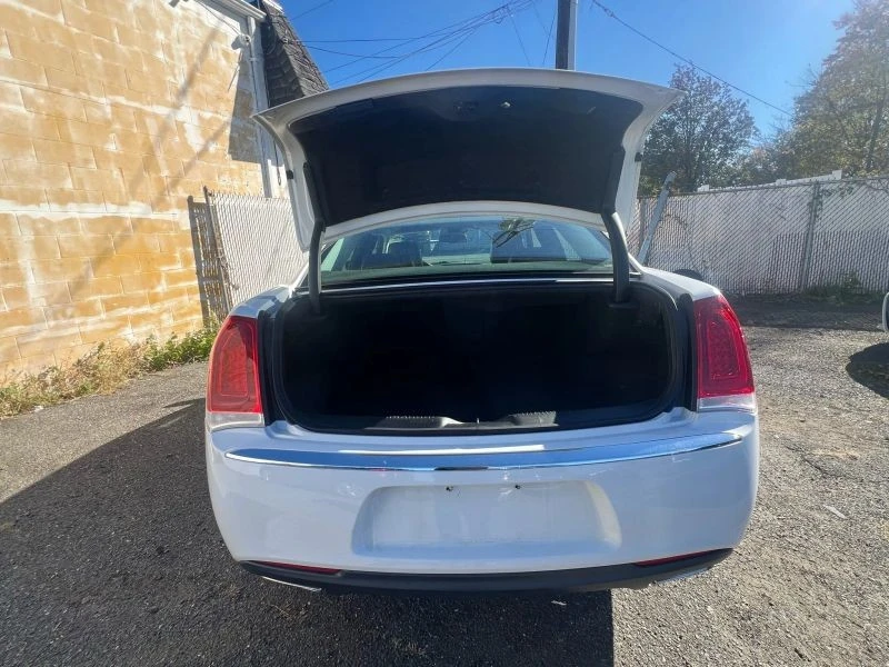 2019 Chrysler 300 (2005-2023) - Image 9 of 12