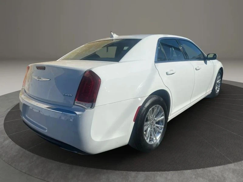 2019 Chrysler 300 (2005-2023) - Image 5 of 12