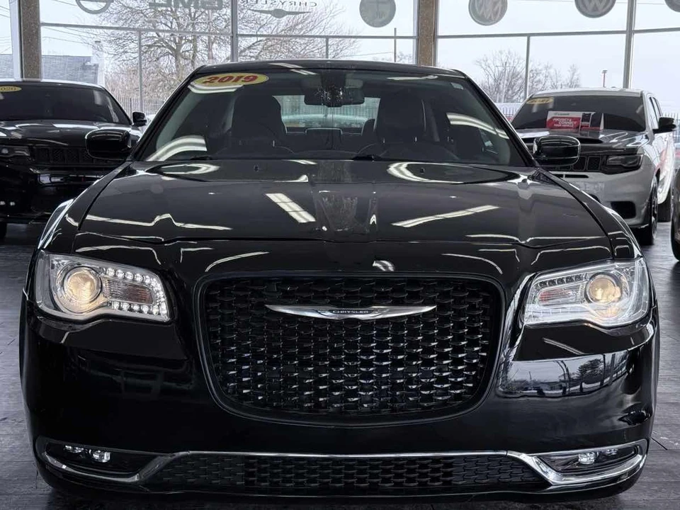 2019 Chrysler 300 (2005-2023) - Image 4 of 12