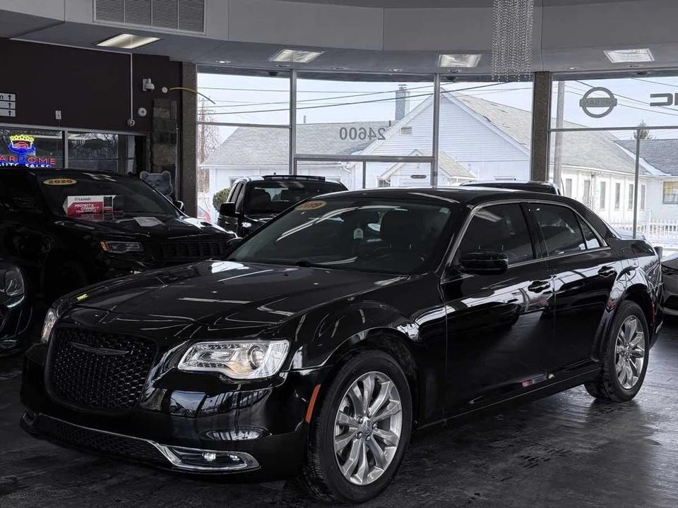 2019 Chrysler 300 (2005-2023) - Image 2 of 12