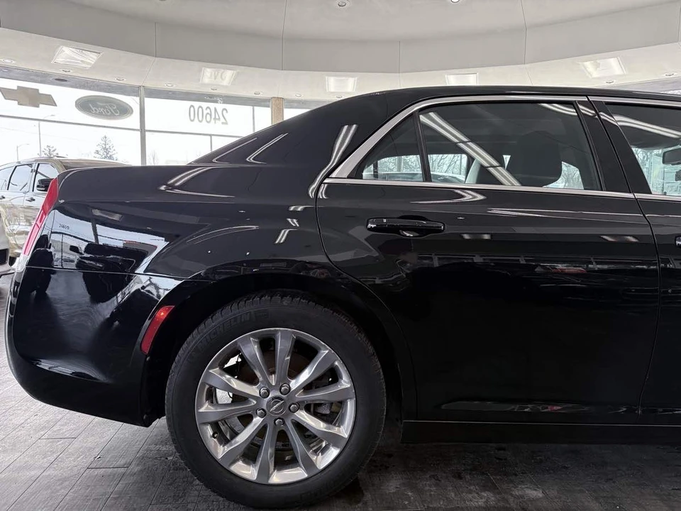 2019 Chrysler 300 (2005-2023) - Image 7 of 12