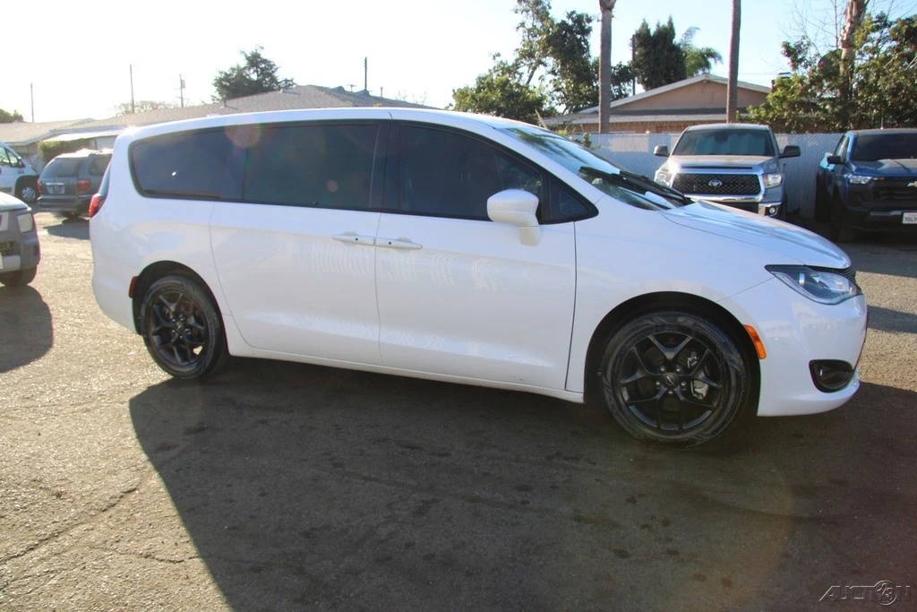 2019 Chrysler - Image 8 of 21
