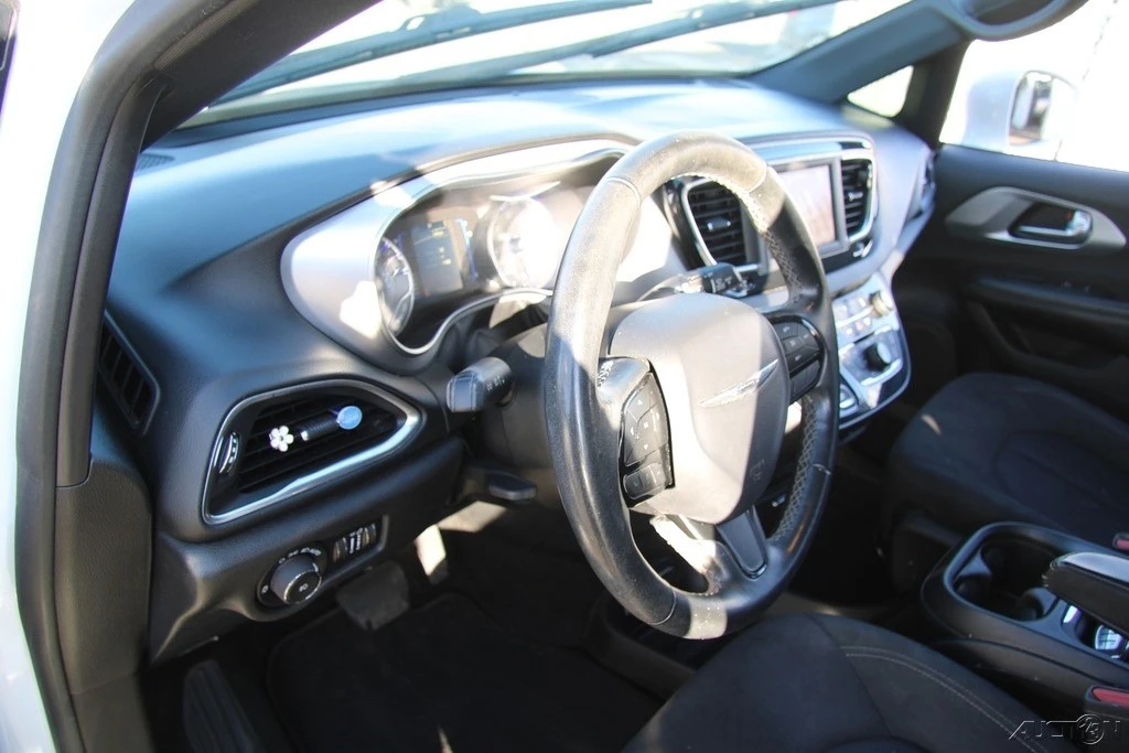 2019 Chrysler - Image 14 of 21