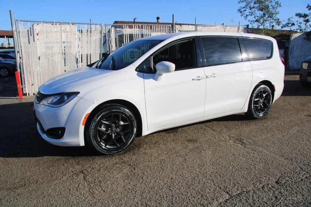 2019 Chrysler - Image 3 of 21