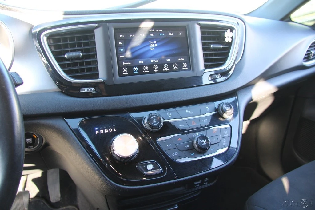2019 Chrysler - Image 17 of 21