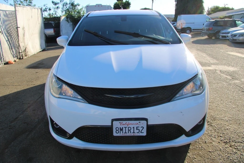 2019 Chrysler - Image 10 of 21