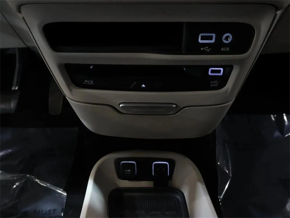 2019 Chrysler Town & Country - Image 21 of 31
