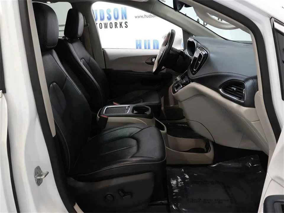 2019 Chrysler Town & Country - Image 31 of 31