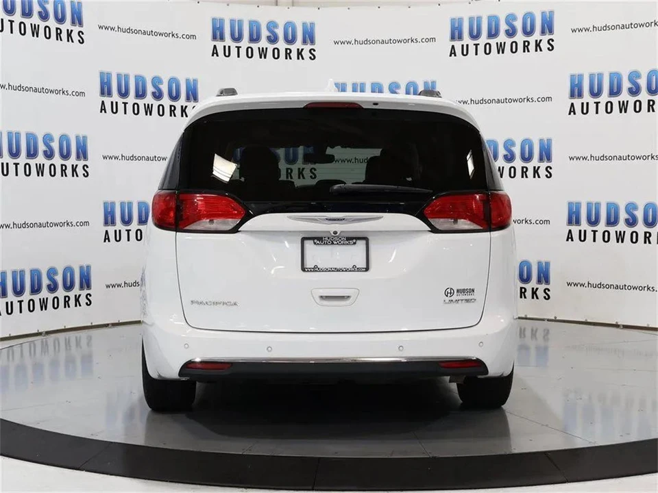 2019 Chrysler Town & Country - Image 5 of 31